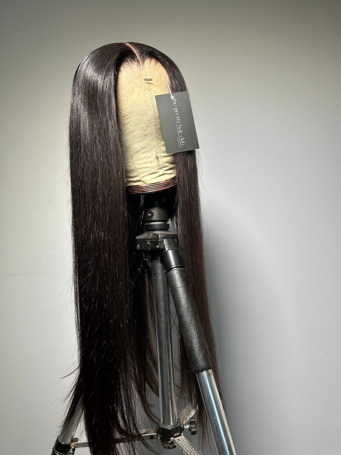CLEARANCE: 24" 5x5 STARIGHT WIG MIDDLE PART