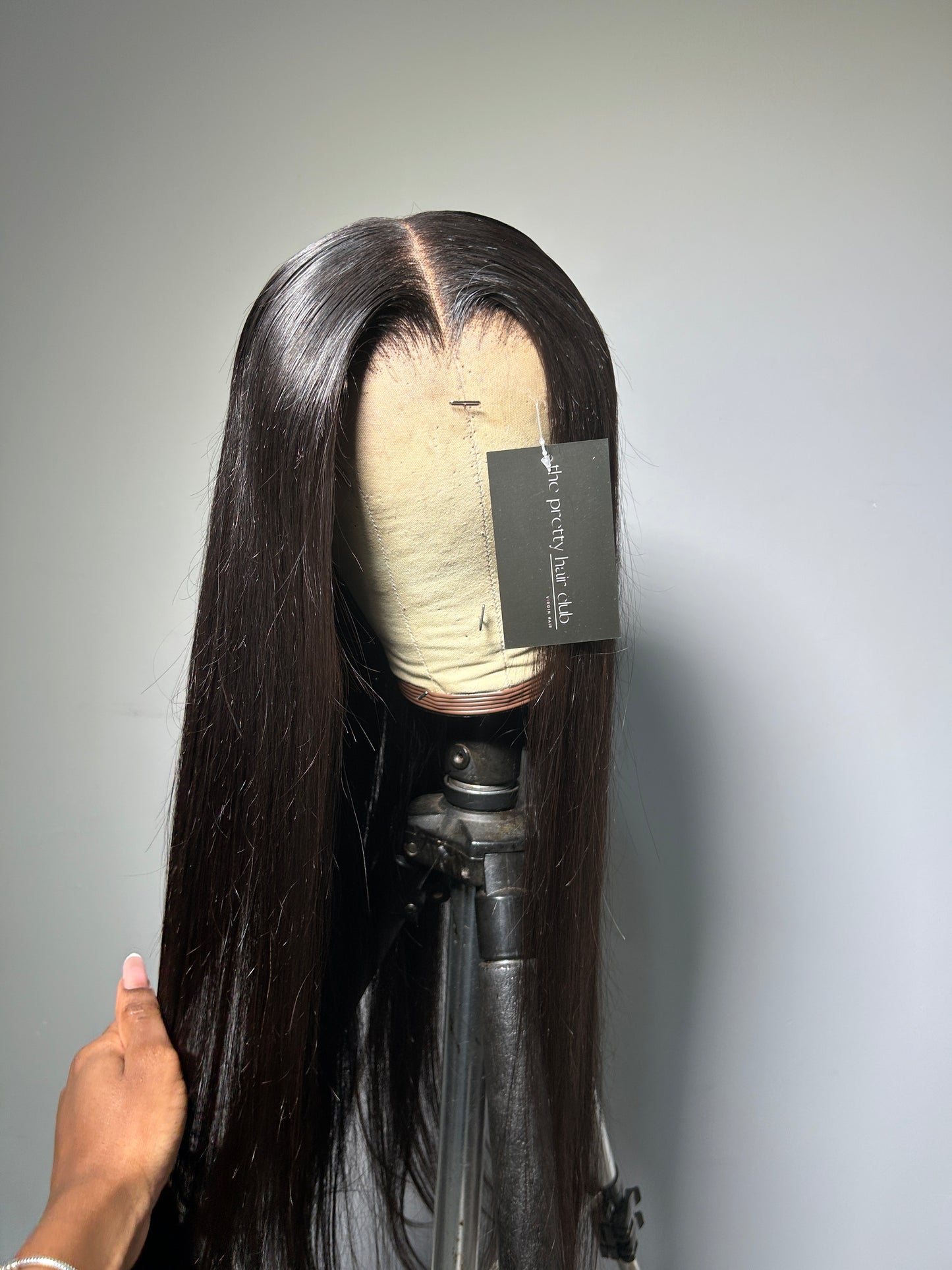 CLEARANCE: 24" 5x5 STARIGHT WIG MIDDLE PART